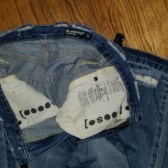 Sz 26  BLANKNYC Distressed Straight Ankle Jean - Picture 5 of 8